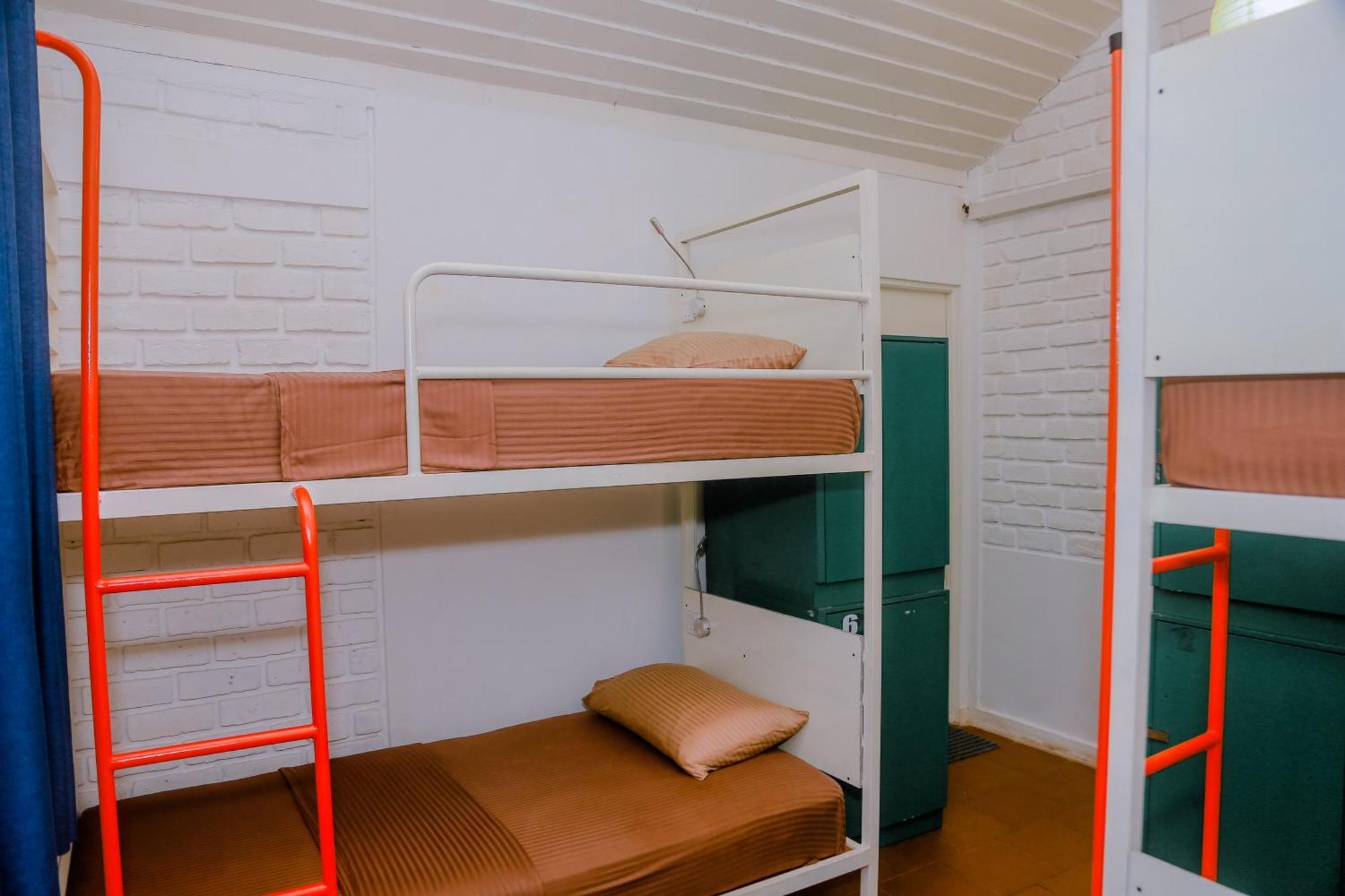 Hangover Hostels 미리사 외부 사진