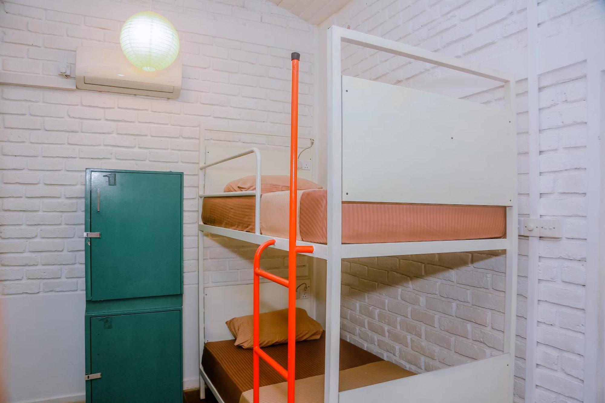 Hangover Hostels 미리사 외부 사진